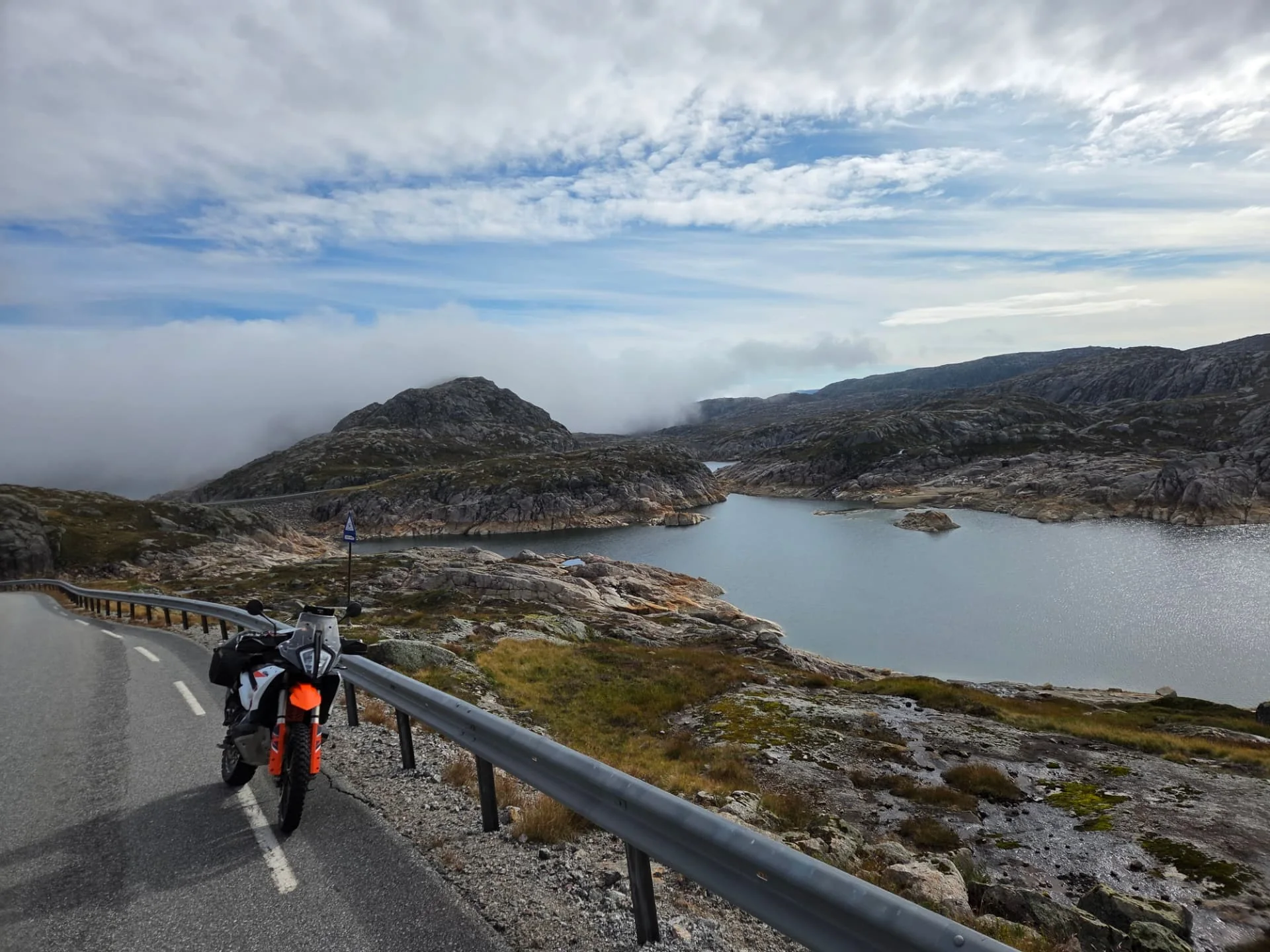 Magiska månlandskap på Lysebotnvägen