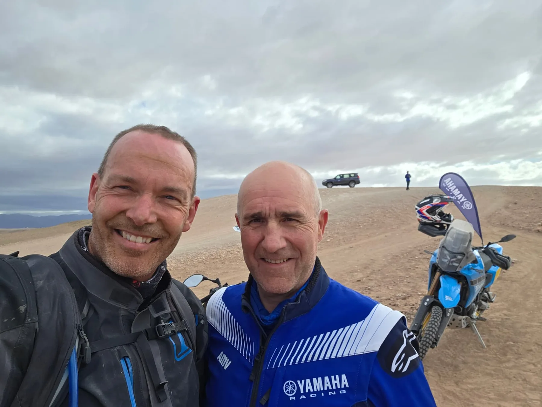 Dakarlegenden Stephane Peterhansel är ambassadör på Yamaha och leder turen idag.